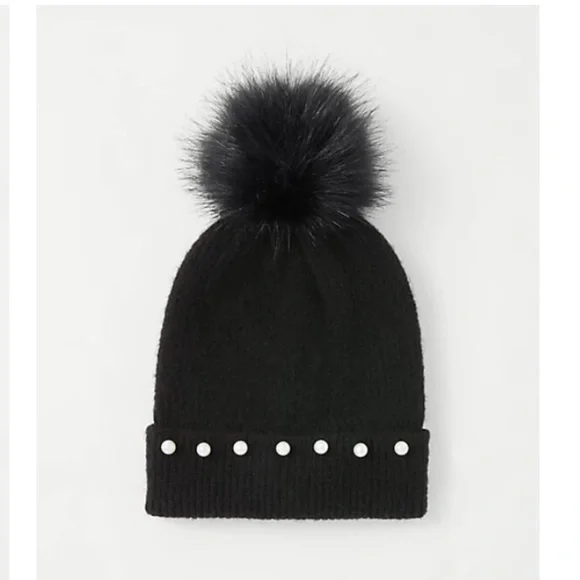 Ann Taylor | Accessories | Ann Taylor Pearlized Faux Fur Pom 